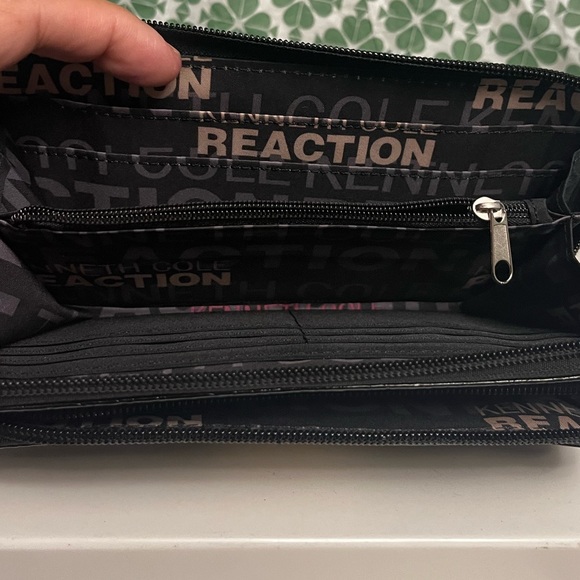 Kenneth Kole Wristlest with Double Zippered Compartments!! - Picture 9 of 9